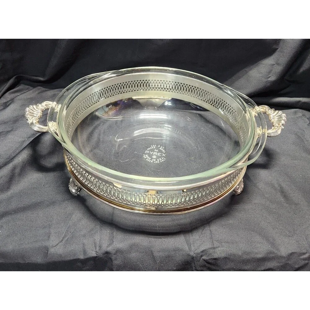 Vtg PYREX 3 Qt (026) Clear Round Glass Casserole with Lid w/Silver Metal Holder